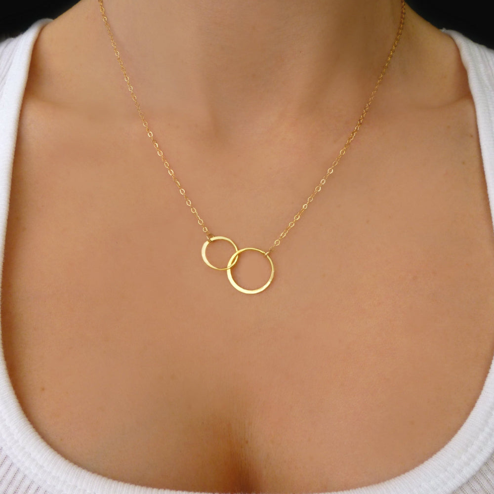 Interlocking Circle Infinity Necklace On Mom And Baby Message Card