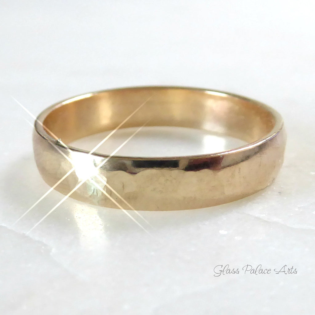 14k Yellow Gold 2.1g Band with Detailing on Ring Size 6 1/2